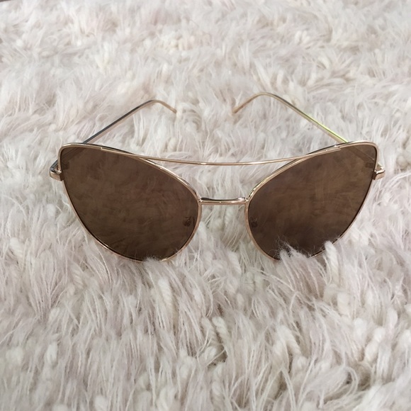 Cat Eye Mirrored Shades - Picture 4 of 4